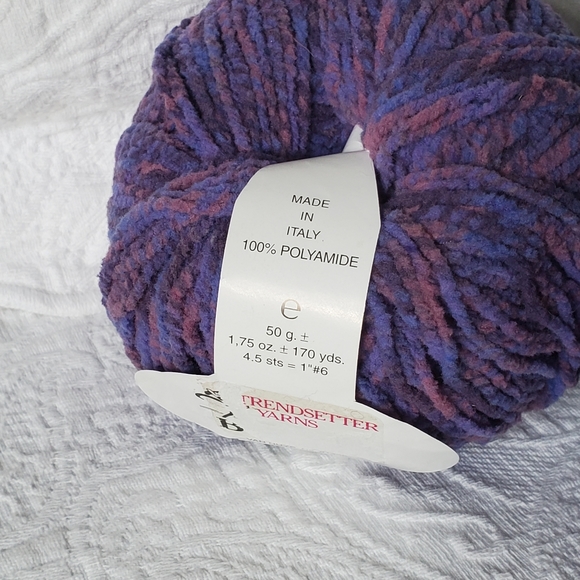 Discontinued Trendsetter Yarn - Bentley- 2 Skeins NWT - Picture 3 of 5